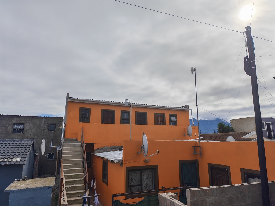 9 Bedroom Property for Sale in Nomzamo Western Cape